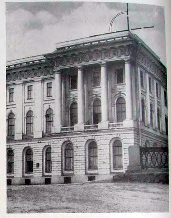 Академия художеств. Ближний портик. Фотография